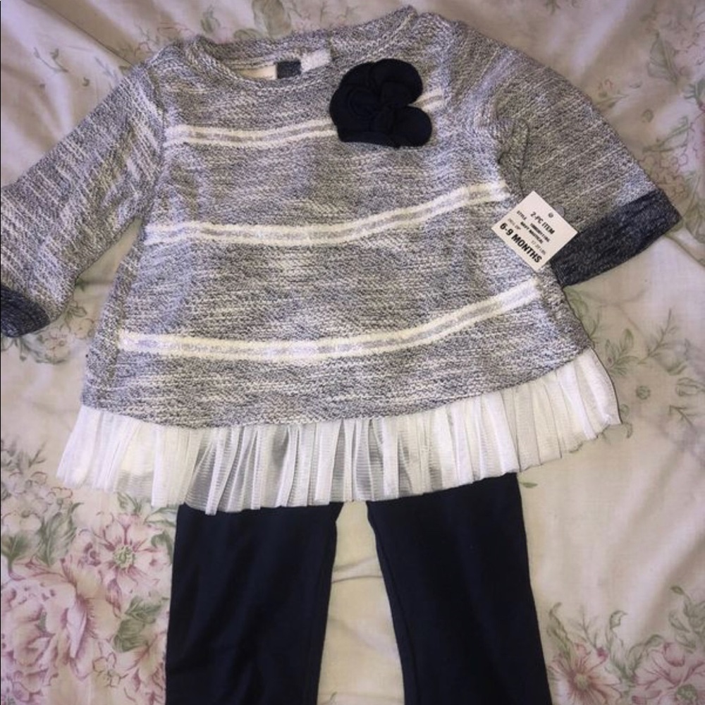 size 6-9MO babygirl outfit